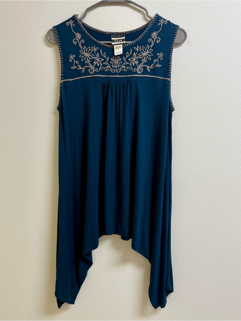 Rain women’s Teal Floral-Embroidered Sleeveless Swing Top size M